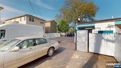 184 Park St, East Orange, NJ, 07017-1116 | Card Image