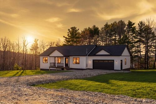 10 Meadow Lane, Oxford, ME, 04270 | Card Image