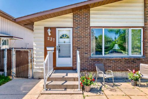 237 Queensland Place Se, Calgary, AB, T2J4E1 | Card Image