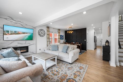 725 4th St, Secaucus, NJ, 07094-3001 | Card Image