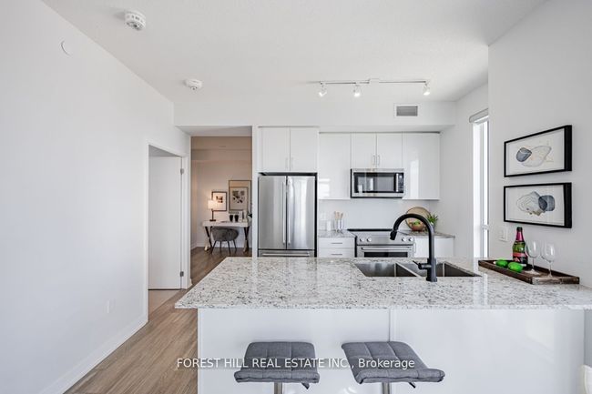 1209 - 4085 Parkside Village Dr, Condo with 3 bedrooms, 2 bathrooms and 1 parking in Mississauga ON | Image 8