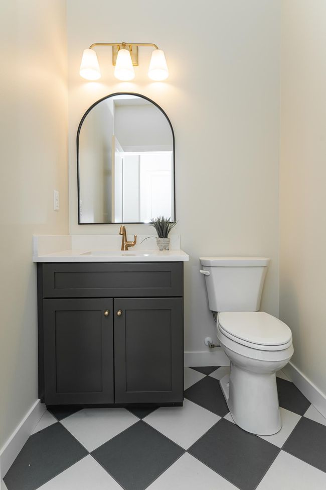 Main Floor Bath.jpg | Image 13