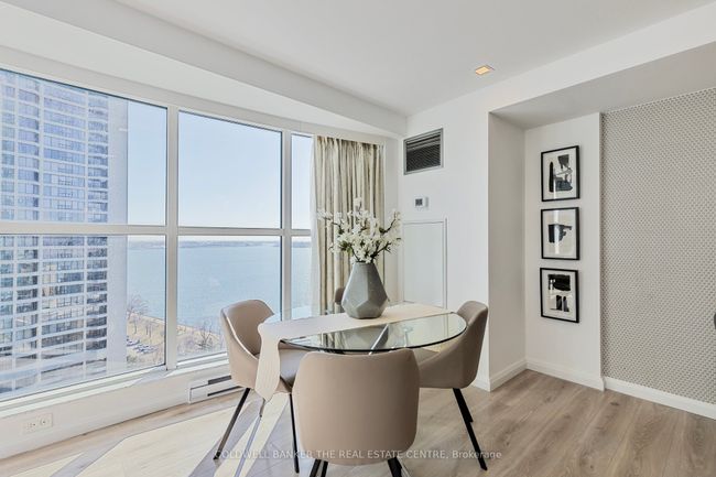 2002 - 99 Harbour Sq, Condo with 2 bedrooms, 2 bathrooms and 1 parking in Toronto ON | Image 34
