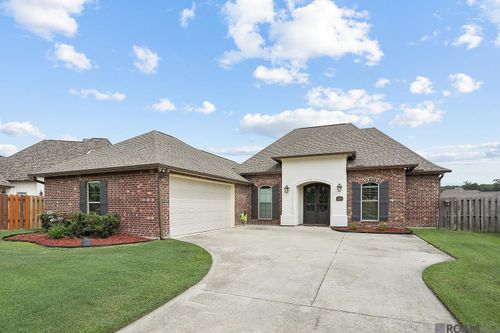 15956 Redstone Ct, Pride, LA, 70770-2210 | Card Image