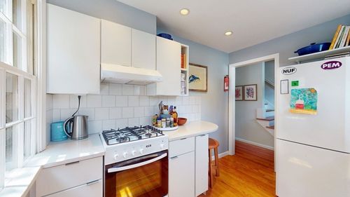 8-989 Chestnut St, Newton, MA, 02464-1101 | Card Image