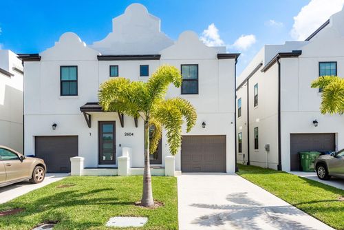 unit-2-2604 E Clark St, Tampa, FL, 33605-6207 | Card Image