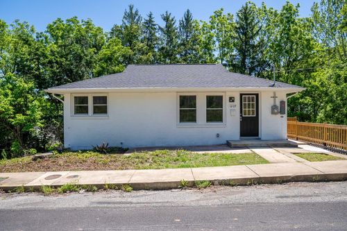1205 Burnett St, STAUNTON, VA, 24401-4513 | Card Image