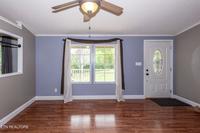 Front room / foyer | Image 39