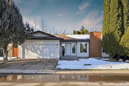 627 Delaronde Cres, Saskatoon, SK, S7J3Z9 | Card Image