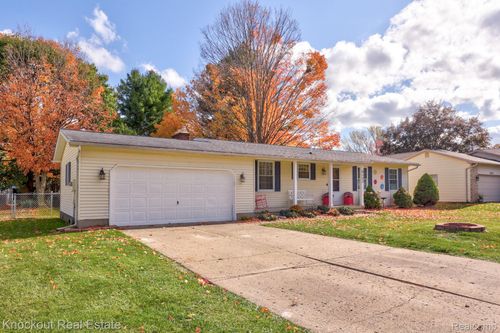6123 King Arthur Dr, Swartz Creek, MI, 48473-8808 | Card Image