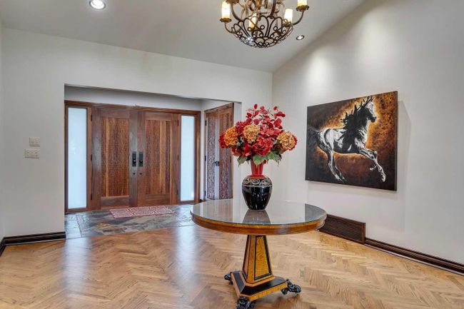 40 Eagle Ridge Place Sw, Home with 5 bedrooms, 5 bathrooms and 8 parking in Calgary AB | Image 3