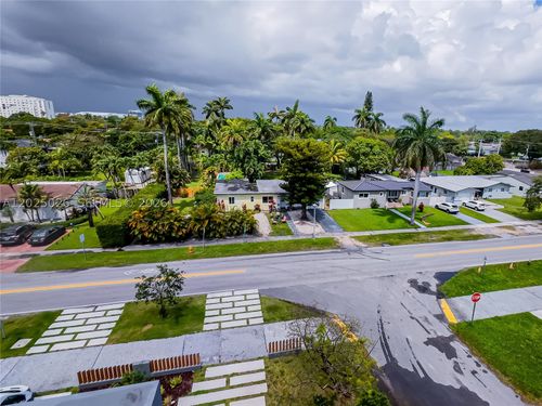 548 East Dr, Miami Springs, FL, 33166-6110 | Card Image