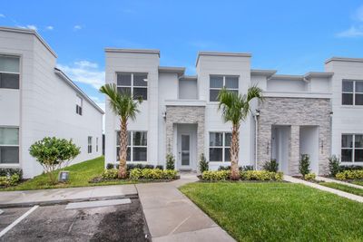 17420 Hidden Forest Drive, Townhouse with 4 bedrooms, 3 bathrooms and null parking in Clermont FL | Image 2