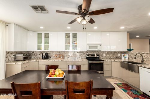 2 E Muriel Dr, Phoenix, AZ, 85022-1862 | Card Image