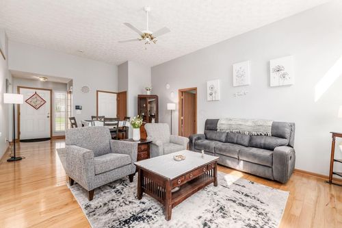8447 Rodebaugh Rd, Reynoldsburg, OH, 43068-9791 | Card Image