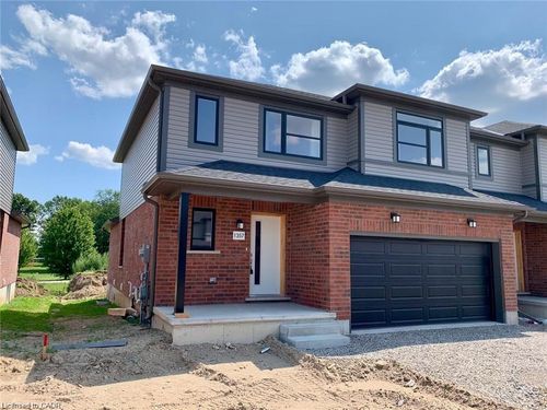 1357 Michael Cir, London, ON, N5V0B8 | Card Image