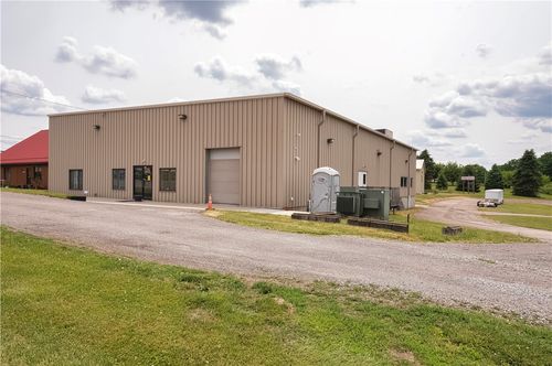 640 Evans City Rd, Butler, PA, 16001-8701 | Card Image