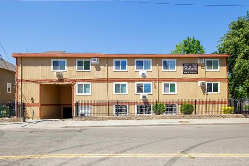 404 W Oak Street, Stockton, CA, 95203 | Card Image