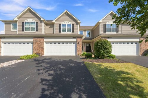 15121 W Quincy Cir, Manhattan, IL, 60442-9165 | Card Image