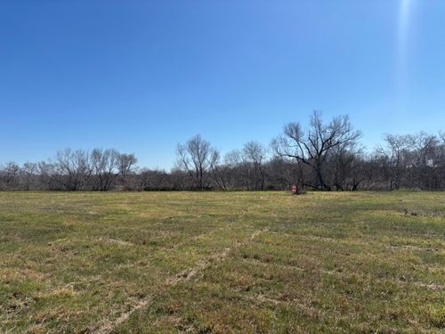 105 Vogelsang Ln, George West, TX, 78022 | Card Image
