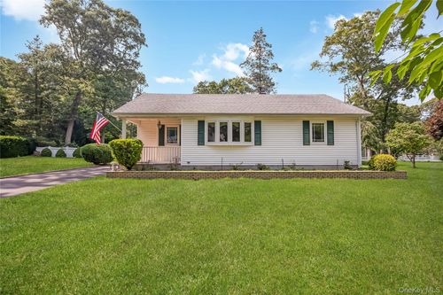 42 Pineacre Dr, Smithtown, NY, 11787-1623 | Card Image