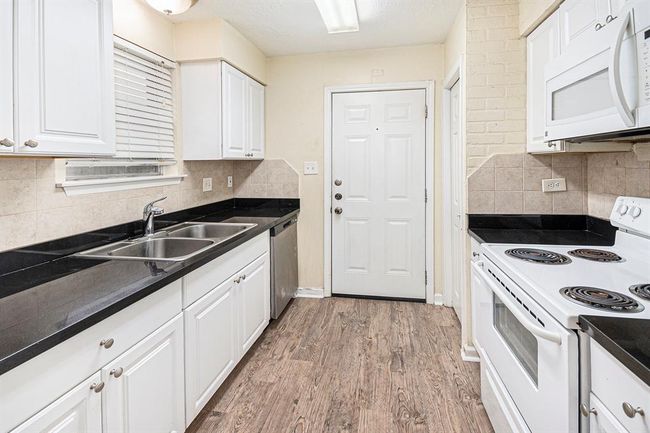 17014 Forest Bend Ave, House other with 3 bedrooms, 2 bathrooms and 2 parking in Friendswood TX | Image 9