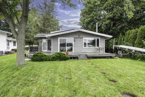 19123 101 Street, Bristol, WI, 53104 | Card Image