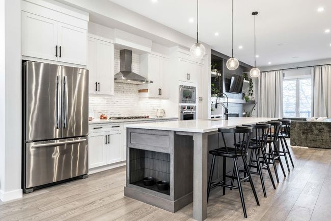 2523 21 St Sw, Home with 4 bedrooms, 3 bathrooms and 2 parking in Calgary AB | Image 6