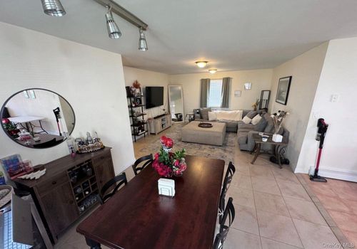 ground-518 E Penn St, Long Beach, NY, 11561-3749 | Card Image