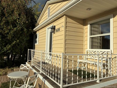 5625 Putnam Dr, West Bloomfield, MI, 48323-3723 | Card Image