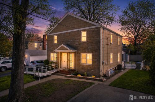 32 Robins Pl, Metuchen, NJ, 08840-1931 | Card Image