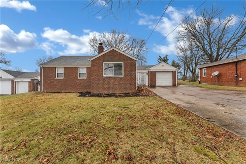 627 Poland Ave, Struthers, OH, 44471-1437 | Card Image