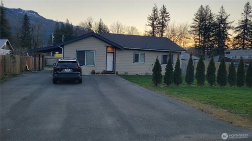 918 Orchard Ave, Gold Bar, WA, 98251-9285 | Card Image