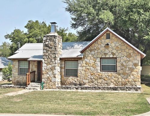 607 Bryan St, Glen Rose, TX, 76043-5281 | Card Image