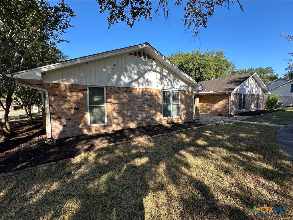 Woodway Dr, Victoria, TX 77904