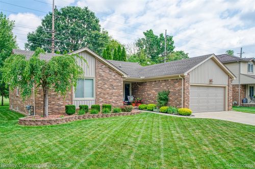 31260 Mayville St, Livonia, MI, 48152-3371 | Card Image