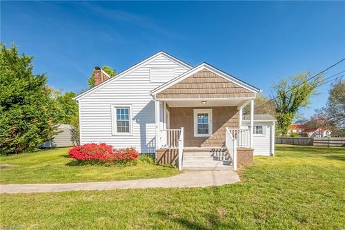 125 Cabin Ln, Mount Airy, NC, 27030-7989 | Card Image