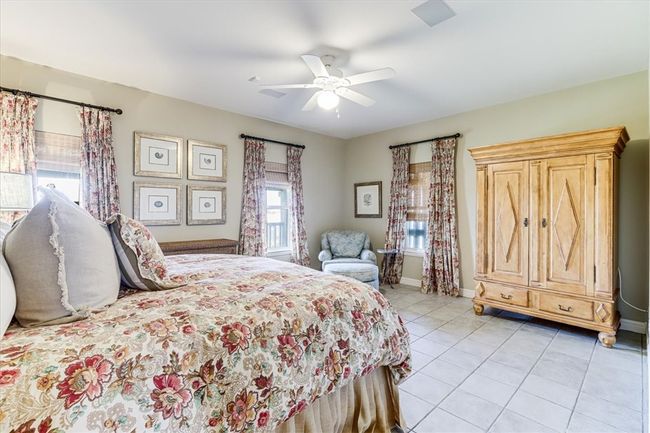 Guest bedroom with king bed | Image 22