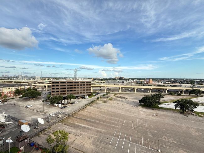 APT-1204 - 3525 Sage Rd, Condo with 2 bedrooms, 2 bathrooms and 1 parking in Houston TX | Image 27