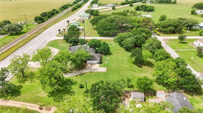 1212 W North St, House other with 3 bedrooms, 3 bathrooms and 2 parking in Louise TX | Image 48