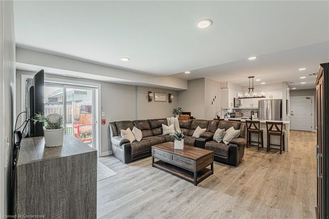 8 - 992 Windham Lane, House attached with 2 bedrooms, 1 bathrooms and 2 parking in Windham Centre ON | Image 14
