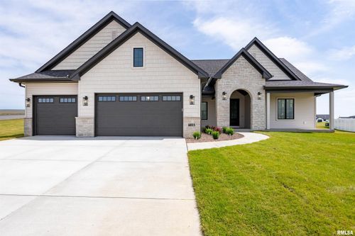 6015 Ryan Ct, Bettendorf, IA, 52722-1004 | Card Image