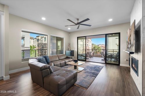 353-5250 E Deer Valley Dr, Phoenix, AZ, 85054-5715 | Card Image