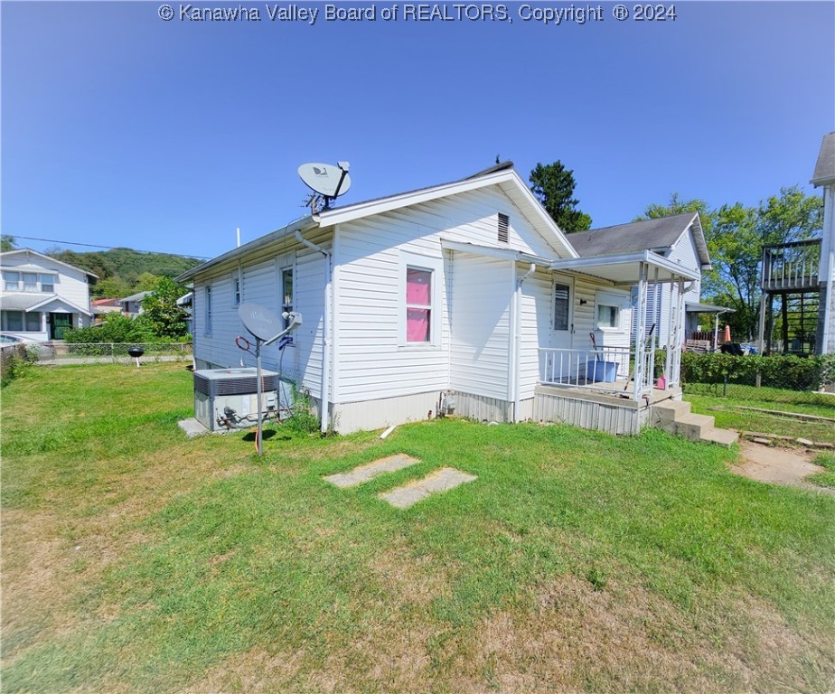 6th Ave, Charleston, WV 25387