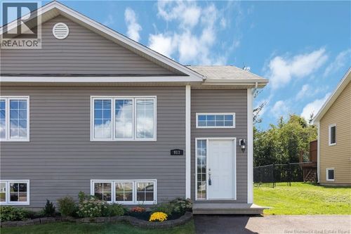 913 Bernard St, Dieppe, NB, E1A4A6 | Card Image