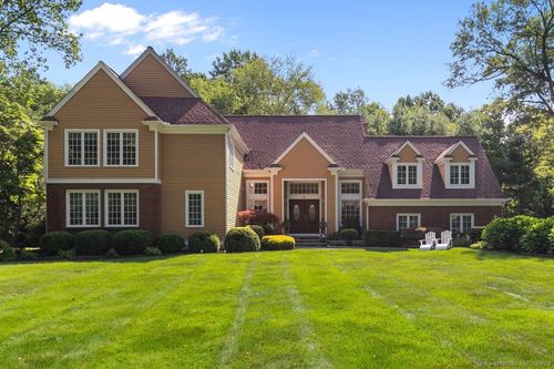 60 Red Barn Rd, Trumbull, CT, 06611-1021 | Card Image