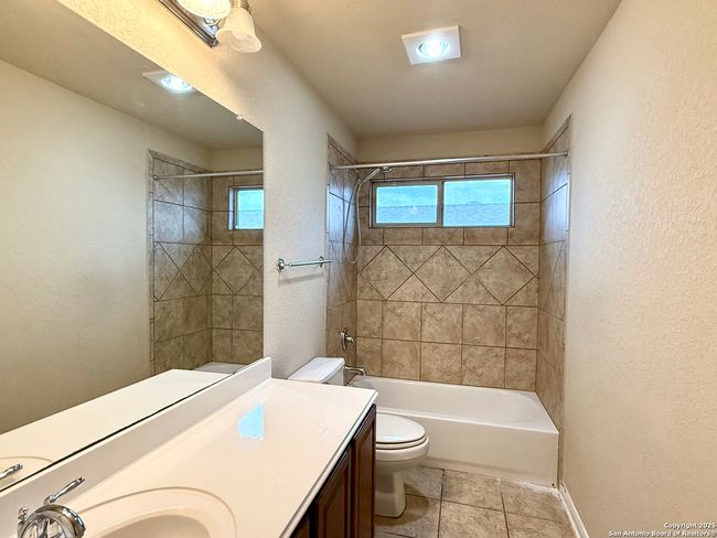 213 Ranch House Rd, House other with 5 bedrooms, 4 bathrooms and null parking in Cibolo TX | Image 15