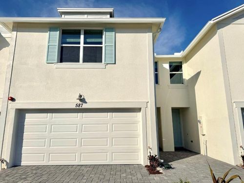 587 Salisbury Cir, Fort Pierce, FL, 34982-3970 | Card Image