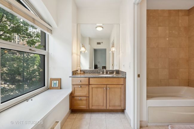 APT-303 - 25 E Superior St, Condo with 2 bedrooms, 2 bathrooms and 1 parking in CHICAGO IL | Image 12