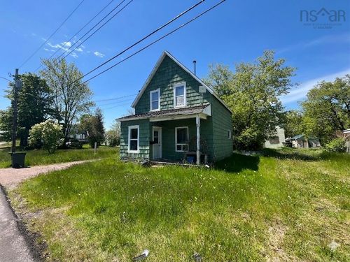 31 Patterson Street, Amherst, NS, B4H1G6 | Card Image